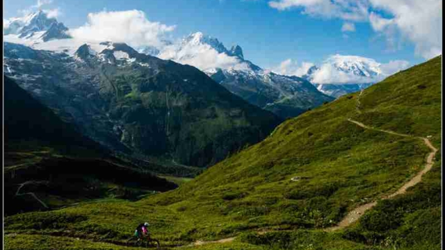 AlpineSkiingandSkiLiftTechnologyEnhancingAccesstotheSlopes